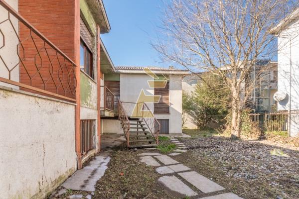 Vendita casa bi/plurifamigliare di 319 m2, Mede (PV) - 1